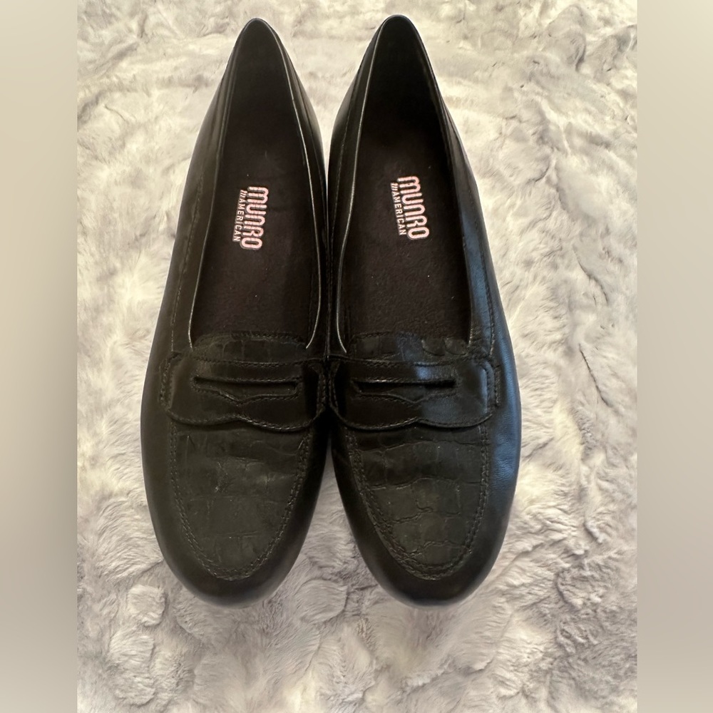 MUNRO WOMEN’S LOAFERS NWOB